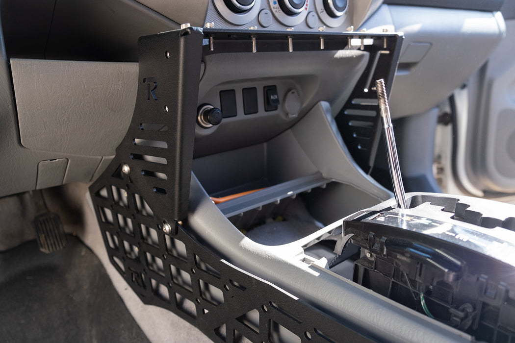 Paneles de almacenamiento Molle para consola central Toyota Tacoma de segunda generación de Rago Fabrication
