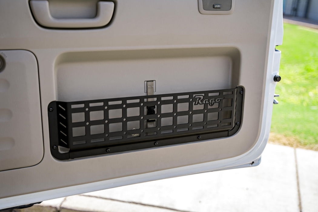 Rago Fabrication Lexus GX470 Panel de almacenamiento Molle con red de carga interior